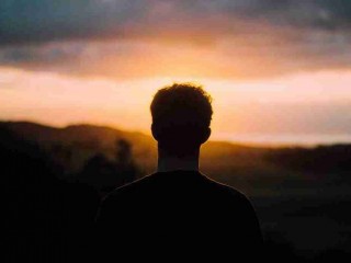 健身锻炼肌肉能跑步吗，到健身房锻炼肌肉的期间能进行长跑训练吗