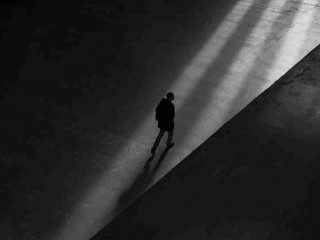 秋冬该如何跑步锻炼呢？寒冷的冬天晚上跑步