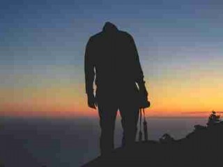 坚持锻炼跑步的英文(我每天早上跑步锻炼身体)