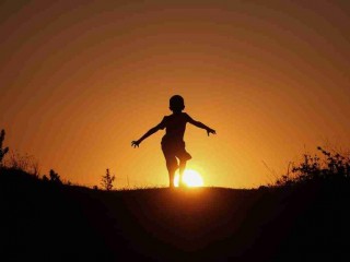 锻炼多久能跑步减肥呢(坚持跑步多久才能减肥)